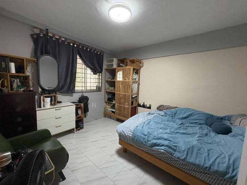 338 Bukit Batok Street 34, 338 Bukit Batok Street 34, 3 Bedrooms, 958 sqft, HDB Flat For Sale, by Dennis Lim, 500244360 - Bedroom - PropertyGuru.com.sg
