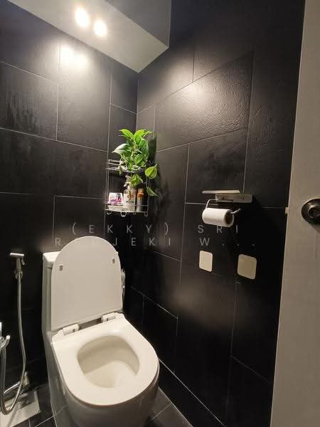 12 Marine Terrace, 12 Marine Terrace, Room Rental, 150 sqft, HDB Flat For Rent, by (Ekky) Sri Redjeki Widjaja, 500244362 - Bathroom - PropertyGuru.com.sg