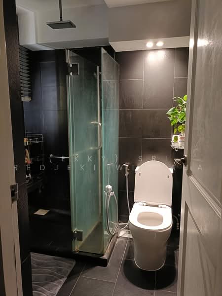 12 Marine Terrace, 12 Marine Terrace, Room Rental, 150 sqft, HDB Flat For Rent, by (Ekky) Sri Redjeki Widjaja, 500244362 - Bathroom - PropertyGuru.com.sg