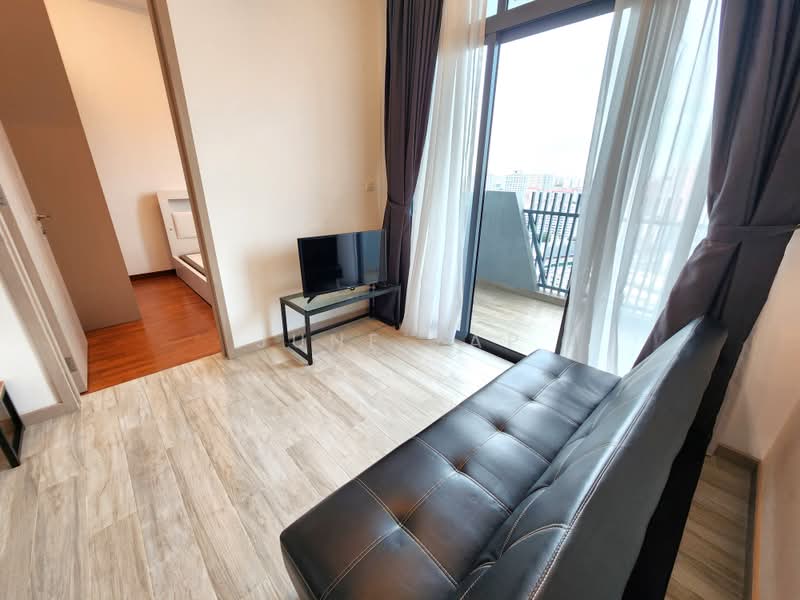 J Gateway, 6 Gateway Drive, 2 Bedrooms, 678 sqft, Condominium For Rent, by June Yap, 500244369 - Living Room - PropertyGuru.com.sg