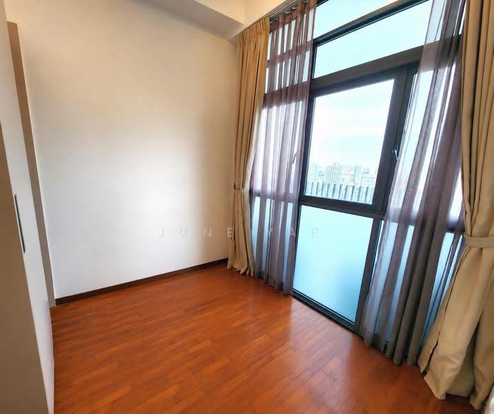 J Gateway, 6 Gateway Drive, 2 Bedrooms, 678 sqft, Condominium For Rent, by June Yap, 500244369 - Common Bedroom - PropertyGuru.com.sg