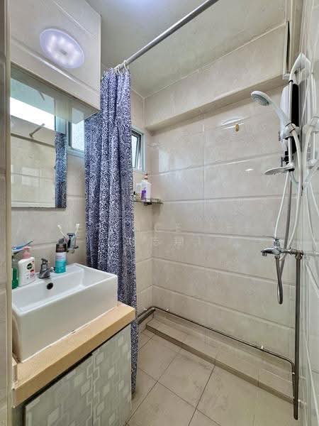 67 Marine Drive, 67 Marine Drive, 2 Bedrooms, 818 sqft, HDB Flat For Rent, by Terence Tee (郑志翔), 500244370 - Bathroom - PropertyGuru.com.sg