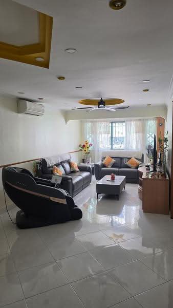 818 Jurong West Street 81, 818 Jurong West Street 81, 4 Bedrooms, 1,357 sqft, HDB Flat For Sale, by Ravinder Ricky Singh, 500244374 - Living Room - PropertyGuru.com.sg