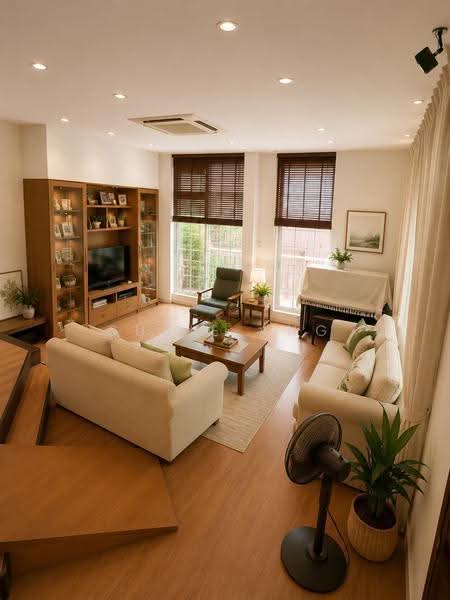 Corner Terrace @ Serangoon Garden Estate, Serangoon Garden Estate557283, Hougang / Punggol / Sengkang, 6 Bedrooms, 4,000 sqft, Corner Terrace For Sale, by Suzie Ang, 500244381 - Living Room - PropertyGuru.com.sg