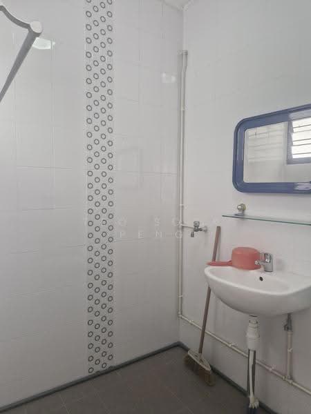 128 Yishun Street 11, 128 Yishun Street 11, 2 Bedrooms, 797 sqft, HDB Flat For Rent, by Teo Sock Peng, 500244386 - Bathroom - PropertyGuru.com.sg