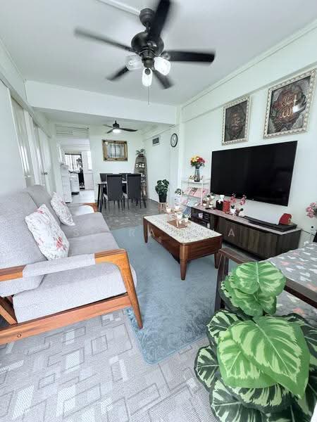 209 Boon Lay Place, 209 Boon Lay Place, 2 Bedrooms, 700 sqft, HDB Flat For Sale, by SQ Raudha, 500244397 - Living Room - PropertyGuru.com.sg