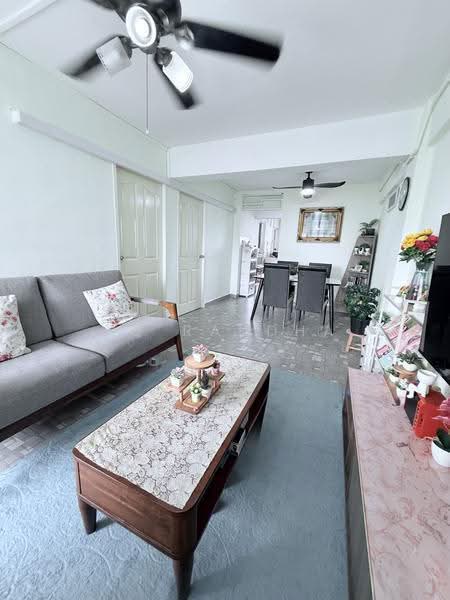 209 Boon Lay Place, 209 Boon Lay Place, 2 Bedrooms, 700 sqft, HDB Flat For Sale, by SQ Raudha, 500244397 - Living Room - PropertyGuru.com.sg