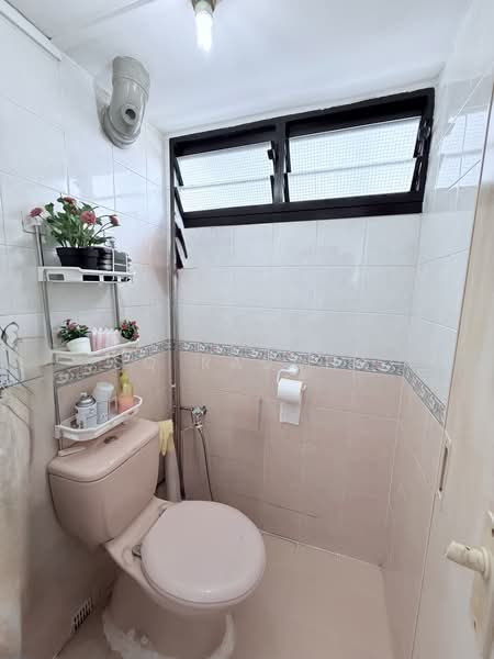 209 Boon Lay Place, 209 Boon Lay Place, 2 Bedrooms, 700 sqft, HDB Flat For Sale, by SQ Raudha, 500244397 - Bathroom - PropertyGuru.com.sg