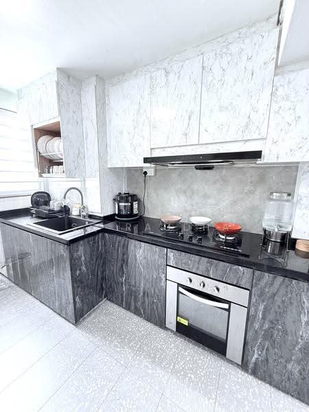 209 Boon Lay Place, 209 Boon Lay Place, 2 Bedrooms, 700 sqft, HDB Flat For Sale, by SQ Raudha, 500244397 - Kitchen - PropertyGuru.com.sg
