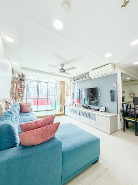 178 Edgefield Plains, 178 Edgefield Plains, 3 Bedrooms, 1,184 sqft, HDB Flat For Sale, by Mustaqim Roslie, 500244403 - Living Room - PropertyGuru.com.sg