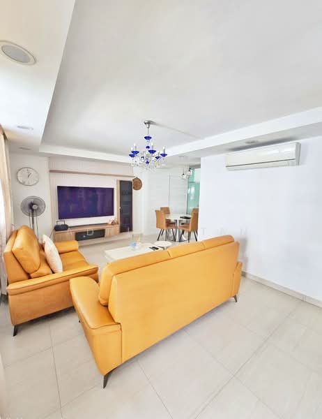 166 Bishan Street 13, 166 Bishan Street 13, 3 Bedrooms, 947 sqft, HDB Flat For Sale, by Adrian Tan, 500244410 - Living Room - PropertyGuru.com.sg