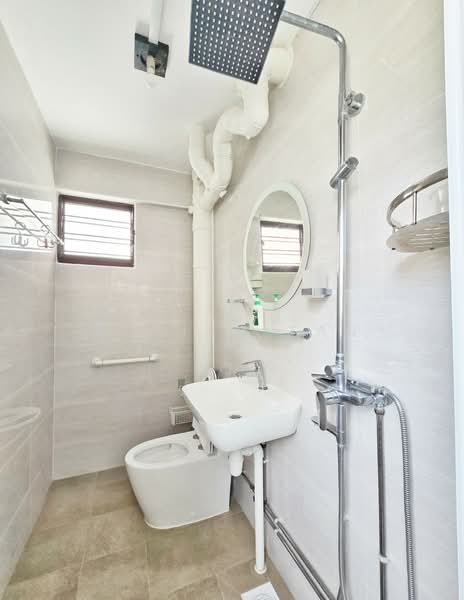 166 Bishan Street 13, 166 Bishan Street 13, 3 Bedrooms, 947 sqft, HDB Flat For Sale, by Adrian Tan, 500244410 - Bathroom - PropertyGuru.com.sg