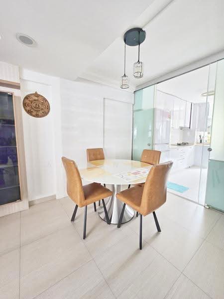 166 Bishan Street 13, 166 Bishan Street 13, 3 Bedrooms, 947 sqft, HDB Flat For Sale, by Adrian Tan, 500244410 - Dining Room - PropertyGuru.com.sg
