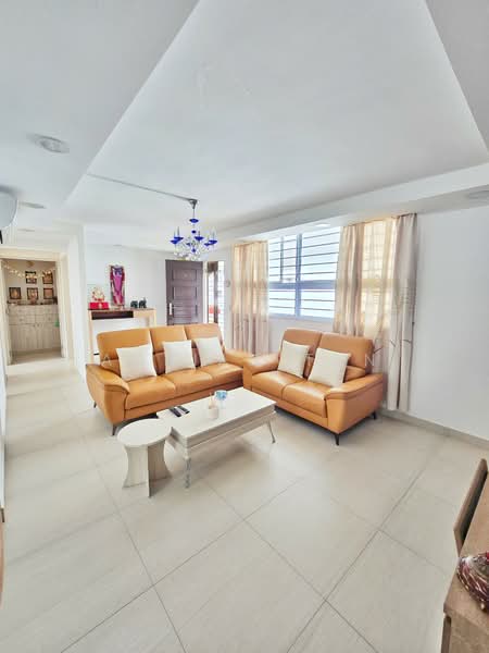 166 Bishan Street 13, 166 Bishan Street 13, 3 Bedrooms, 947 sqft, HDB Flat For Sale, by Adrian Tan, 500244410 - Living Room - PropertyGuru.com.sg