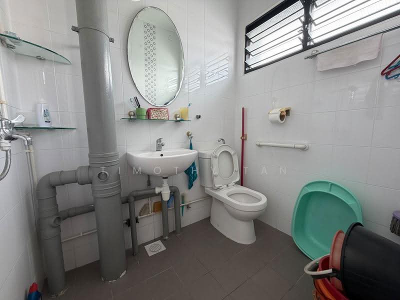 128 Yishun Street 11, 128 Yishun Street 11, 2 Bedrooms, 797 sqft, HDB Flat For Rent, by Timothy Tan, 500244415 - Bathroom - PropertyGuru.com.sg