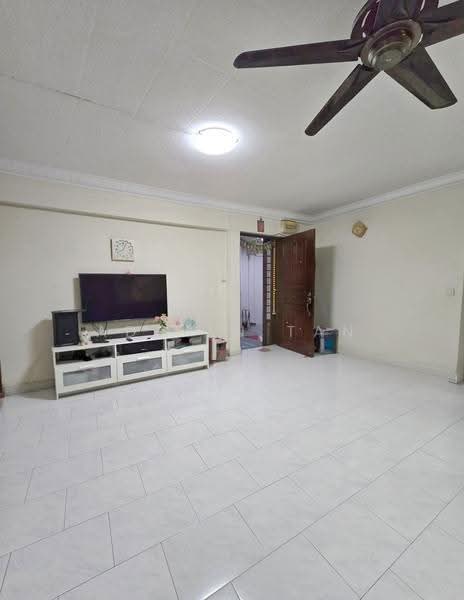452 Hougang Avenue 10, 452 Hougang Avenue 10, Hougang / Punggol / Sengkang, 3 Bedrooms, 1,184 sqft, HDB Flat For Sale, by Adrian Tan, 500244424 - Living Room - PropertyGuru.com.sg