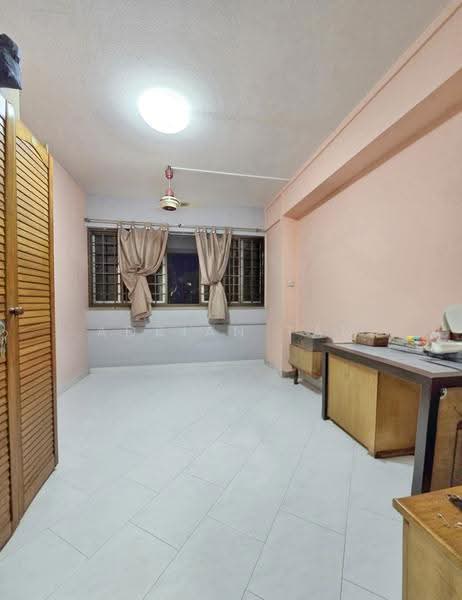 452 Hougang Avenue 10, 452 Hougang Avenue 10, Hougang / Punggol / Sengkang, 3 Bedrooms, 1,184 sqft, HDB Flat For Sale, by Adrian Tan, 500244424 - Living Room - PropertyGuru.com.sg