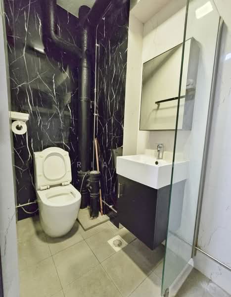 452 Hougang Avenue 10, 452 Hougang Avenue 10, Hougang / Punggol / Sengkang, 3 Bedrooms, 1,184 sqft, HDB Flat For Sale, by Adrian Tan, 500244424 - Bathroom - PropertyGuru.com.sg