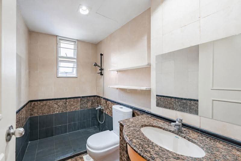 Sunflower Court, 30 Lorong 6 Geylang, 3 Bedrooms, 1,184 sqft, Condominium For Sale, by Kelly Tan, 500244433 - Bathroom - PropertyGuru.com.sg