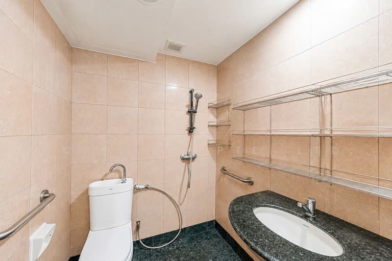 Sunflower Court, 30 Lorong 6 Geylang, 3 Bedrooms, 1,184 sqft, Condominium For Sale, by Kelly Tan, 500244433 - Bathroom - PropertyGuru.com.sg