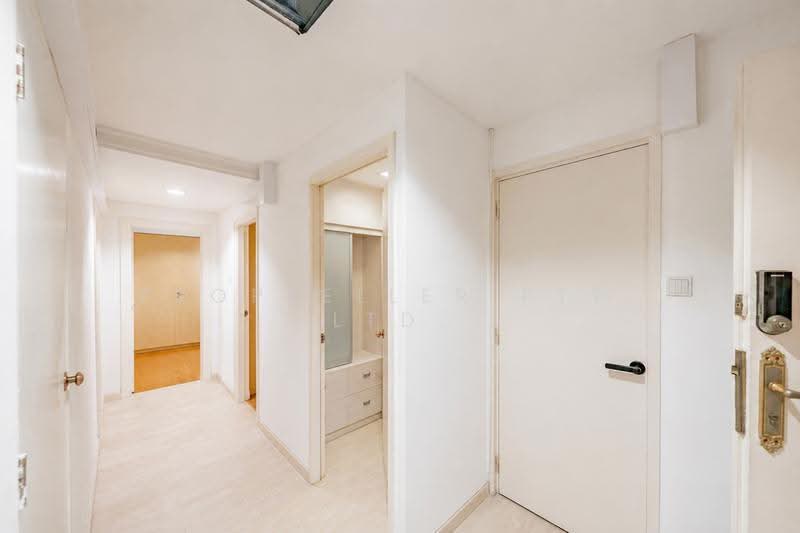 Sunflower Court, 30 Lorong 6 Geylang, 3 Bedrooms, 1,184 sqft, Condominium For Sale, by Kelly Tan, 500244433 - Corridor - PropertyGuru.com.sg