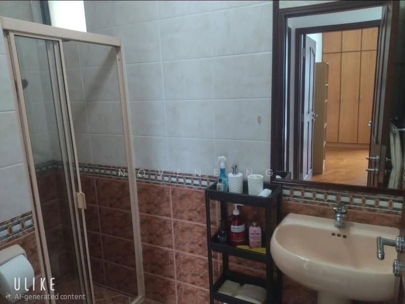 Tanglin Regency, 381 Tanglin Road, 2 Bedrooms, 883 sqft, Condominium For Rent, by Novene Ng, 500244436 - Bathroom - PropertyGuru.com.sg