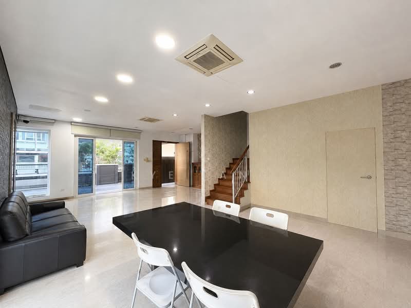 Huge Semi-D 6 Ensuite Room with Lift and Granny Room, Wak Hassan Drive, Sembawang / Yishun, 8 Bedrooms, 4,790 sqft, Semi-Detached House For Sale, by Kye Tang, 500244473 - Living Room - PropertyGuru.com.sg