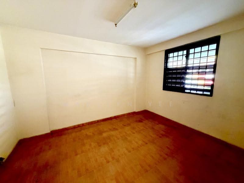 126 Lorong 1 Toa Payoh, 126 Lorong 1 Toa Payoh, 2 Bedrooms, 721 sqft, HDB Flat For Sale, by Marilyn Yee, 500244482 - Bedroom 1 - PropertyGuru.com.sg