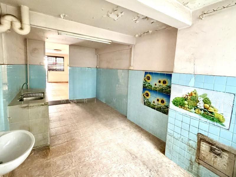 126 Lorong 1 Toa Payoh, 126 Lorong 1 Toa Payoh, 2 Bedrooms, 721 sqft, HDB Flat For Sale, by Marilyn Yee, 500244482 - Kitchen - PropertyGuru.com.sg
