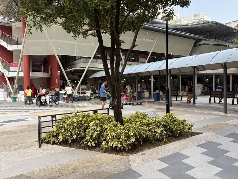 126 Lorong 1 Toa Payoh, 126 Lorong 1 Toa Payoh, 2 Bedrooms, 721 sqft, HDB Flat For Sale, by Marilyn Yee, 500244482 - Wet market and hawker centre - PropertyGuru.com.sg