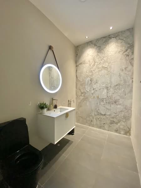 Pasir Ris Beach Park, Pasir Ris, 4 Bedrooms, 3,800 sqft, Semi-Detached House For Sale, by Janice Poh, 500244484 - Bathroom - PropertyGuru.com.sg
