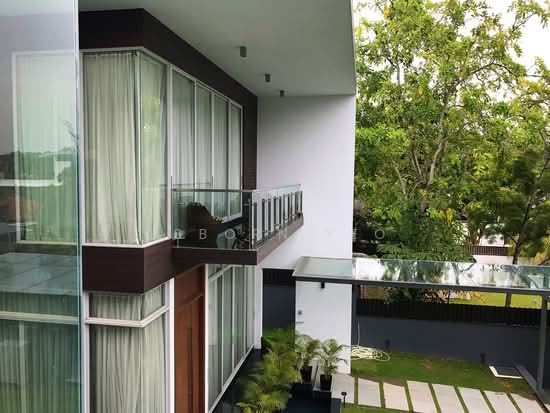 D17 Toh Heights | Freehold 2.5 Storey w Attic & Basement Carpark | Pool, Garden & Lift