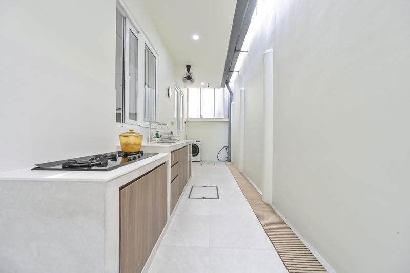 ** New excl listing at D16 along Sennett Drive. Modern and lavishly renovated **, , 5 Bedrooms, 4,102 sqft, Semi-Detached House For Sale, by Claire Tey, 500244502 - Kitchen - PropertyGuru.com.sg