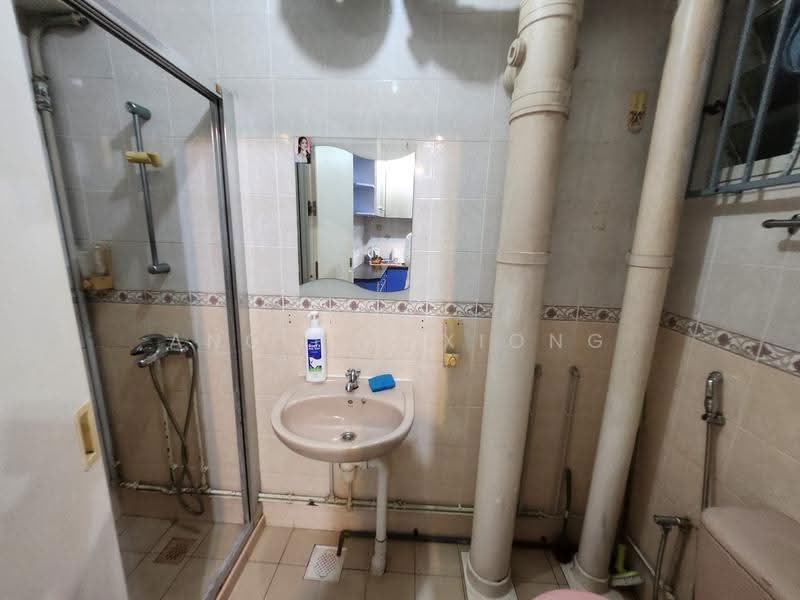 110B Punggol Field, 110B Punggol Field, Room Rental, 125 sqft, HDB Flat For Rent, by Ang Pei Xiong, 500244508 - Bathroom - PropertyGuru.com.sg