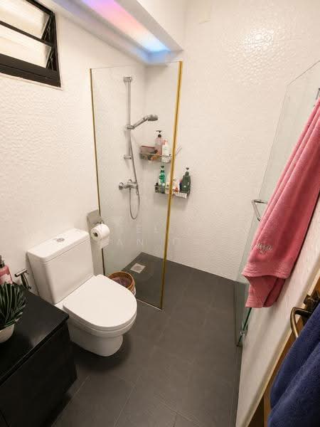 79B Toa Payoh Central, 79B Toa Payoh Central, 3 Bedrooms, 979 sqft, HDB Flat For Sale, by Angel Koh An Qi, 500244532 - Bathroom - PropertyGuru.com.sg