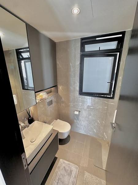 Irwell Hill Residences, 6 Irwell Hill, Orchard / River Valley, 2 Bedrooms, 678 sqft, Condominium For Sale, by Jonathan Phay, 500244545 - Common Bathroom - PropertyGuru.com.sg