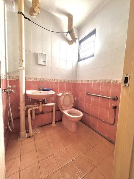 205 Marsiling Drive, 205 Marsiling Drive, Admiralty / Woodlands, Room Rental, 120 sqft, HDB Flat For Rent, by Qidah Fuad, 500244550 - Bathroom - PropertyGuru.com.sg