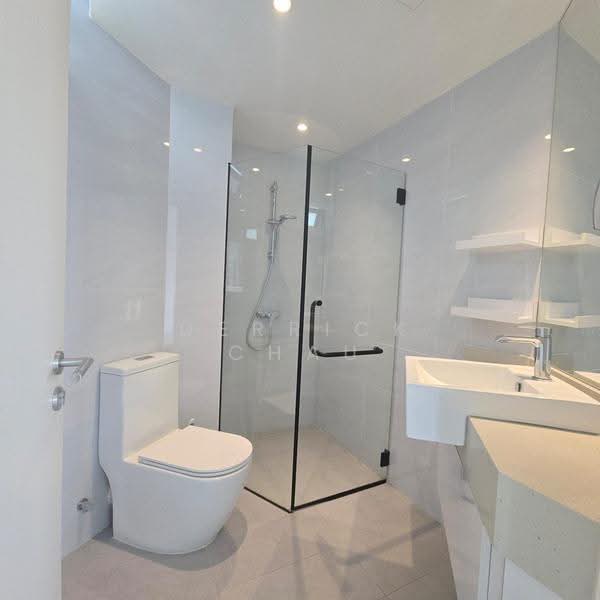 Elizabeth Heights, 57 Cairnhill Road, Orchard / River Valley, 4 Bedrooms, 2,574 sqft, Condominium For Sale, by Derrick Chau, 500244557 - Bathroom - PropertyGuru.com.sg