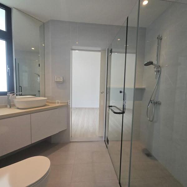 Elizabeth Heights, 57 Cairnhill Road, Orchard / River Valley, 4 Bedrooms, 2,574 sqft, Condominium For Sale, by Derrick Chau, 500244557 - Bathroom - PropertyGuru.com.sg