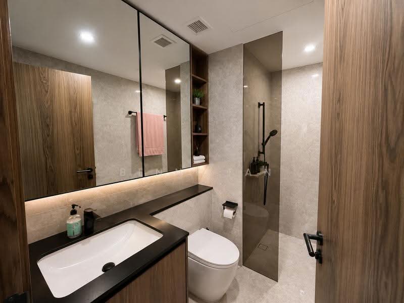 Coastline Residences, 9 Amber Road, 2 Bedrooms, 721 sqft, Condominium For Sale, by Benny Tan, 500244564 - Bathroom - PropertyGuru.com.sg