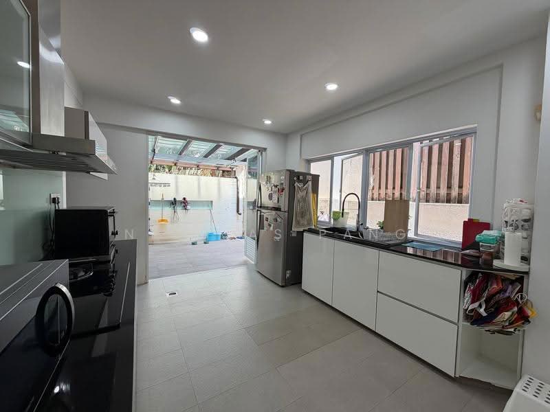 Eaton Park, Gerald Drive, 5 Bedrooms, 3,000 sqft, Semi-Detached House For Sale, by Nicolas Pang, 500244576 - Kitchen - PropertyGuru.com.sg