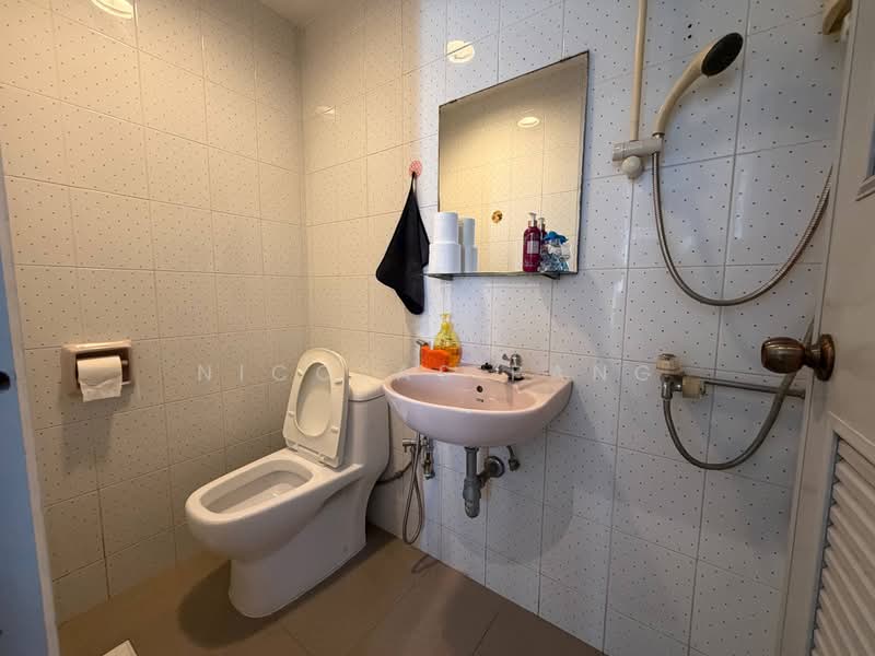 Eaton Park, Gerald Drive, 5 Bedrooms, 3,000 sqft, Semi-Detached House For Sale, by Nicolas Pang, 500244576 - Bathroom - PropertyGuru.com.sg