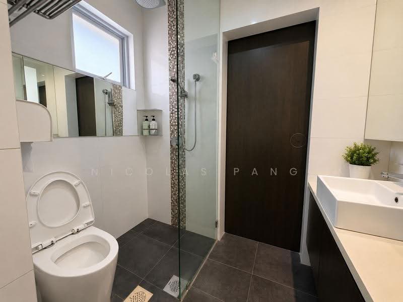 Eaton Park, Gerald Drive, 5 Bedrooms, 3,000 sqft, Semi-Detached House For Sale, by Nicolas Pang, 500244576 - Bathroom - PropertyGuru.com.sg