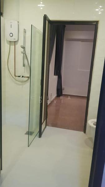 Hoa Nam Building, 27 Foch Road, Farrer Park / Serangoon Rd, 1 Bedroom, 450 sqft, Apartment For Rent, by Chitra Devi, 500244585 - Bathroom - PropertyGuru.com.sg