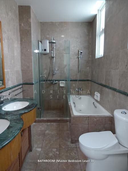 Huge Semi-D at D23 Burgundy Crescent, Burgundy Crescent, Burgundy Drive, Burgundy Rise, Toh Tuck Road, Jalan Jurong Kechil, Kismis Avenue, Toh Tuck Close, Toh Tuck Crescent, Eng Kong Crescent, Greenridge Crescent, Dairy Farm / Bukit Panjang / Choa Chu Kang, 4 Bedrooms, 3,165 sqft, Semi-Detached House For Sale, by Adrienna Siew, 500244589 - Bathroom - PropertyGuru.com.sg