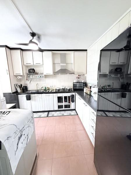 410 Jurong West Street 42, 410 Jurong West Street 42, 3 Bedrooms, 1,615 sqft, HDB Flat For Sale, by SQ Raudha, 500244597 - Kitchen - PropertyGuru.com.sg