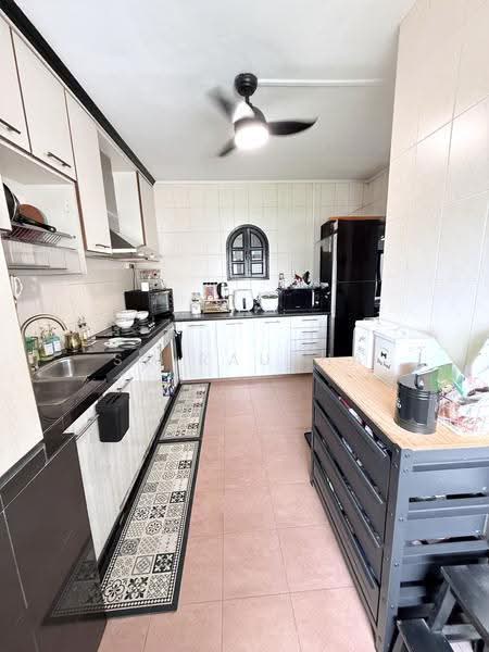410 Jurong West Street 42, 410 Jurong West Street 42, 3 Bedrooms, 1,615 sqft, HDB Flat For Sale, by SQ Raudha, 500244597 - Kitchen - PropertyGuru.com.sg