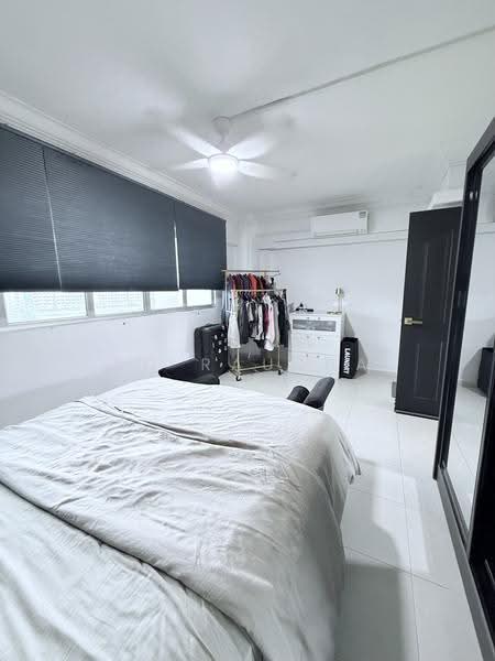 410 Jurong West Street 42, 410 Jurong West Street 42, 3 Bedrooms, 1,615 sqft, HDB Flat For Sale, by SQ Raudha, 500244597 - Master Bedroom - PropertyGuru.com.sg