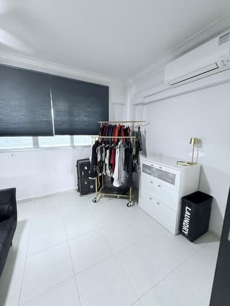 410 Jurong West Street 42, 410 Jurong West Street 42, 3 Bedrooms, 1,615 sqft, HDB Flat For Sale, by SQ Raudha, 500244597 - Master Bedroom - PropertyGuru.com.sg