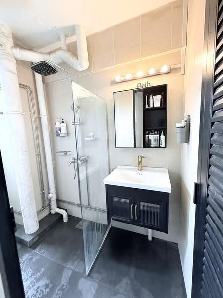 410 Jurong West Street 42, 410 Jurong West Street 42, 3 Bedrooms, 1,615 sqft, HDB Flat For Sale, by SQ Raudha, 500244597 - Common Toilet - PropertyGuru.com.sg